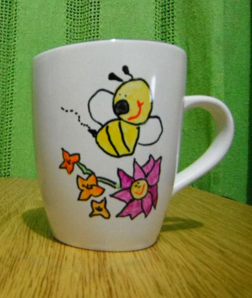 CANECA PINTADA A MÃO - ABELHA